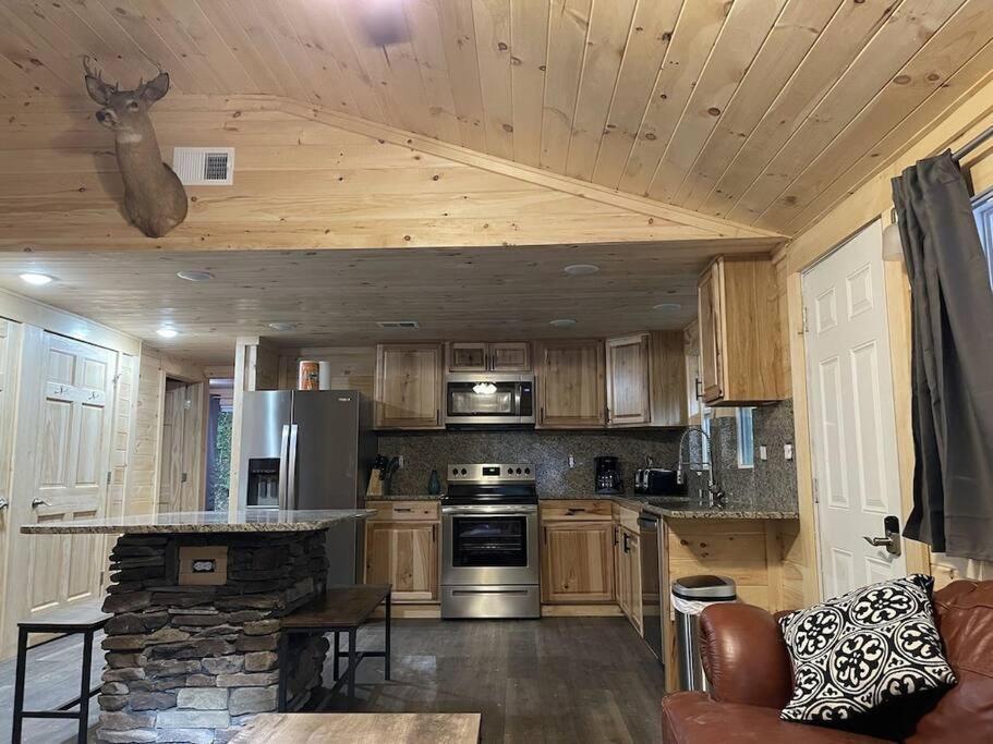 Creekside 3 Bedroom 2 Bath Cabin On Private Creek بانير إلك المظهر الخارجي الصورة