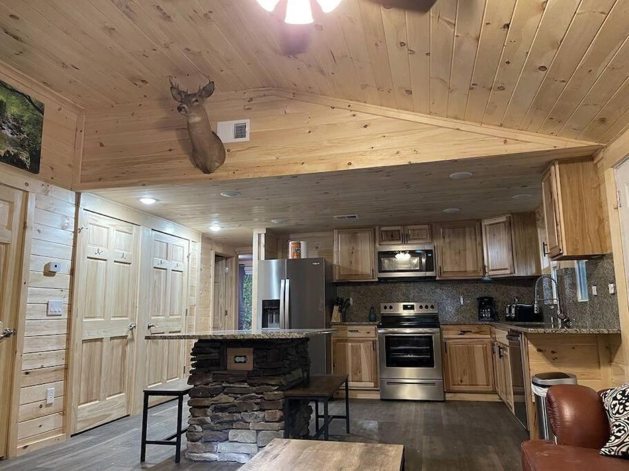 Creekside 3 Bedroom 2 Bath Cabin On Private Creek بانير إلك المظهر الخارجي الصورة