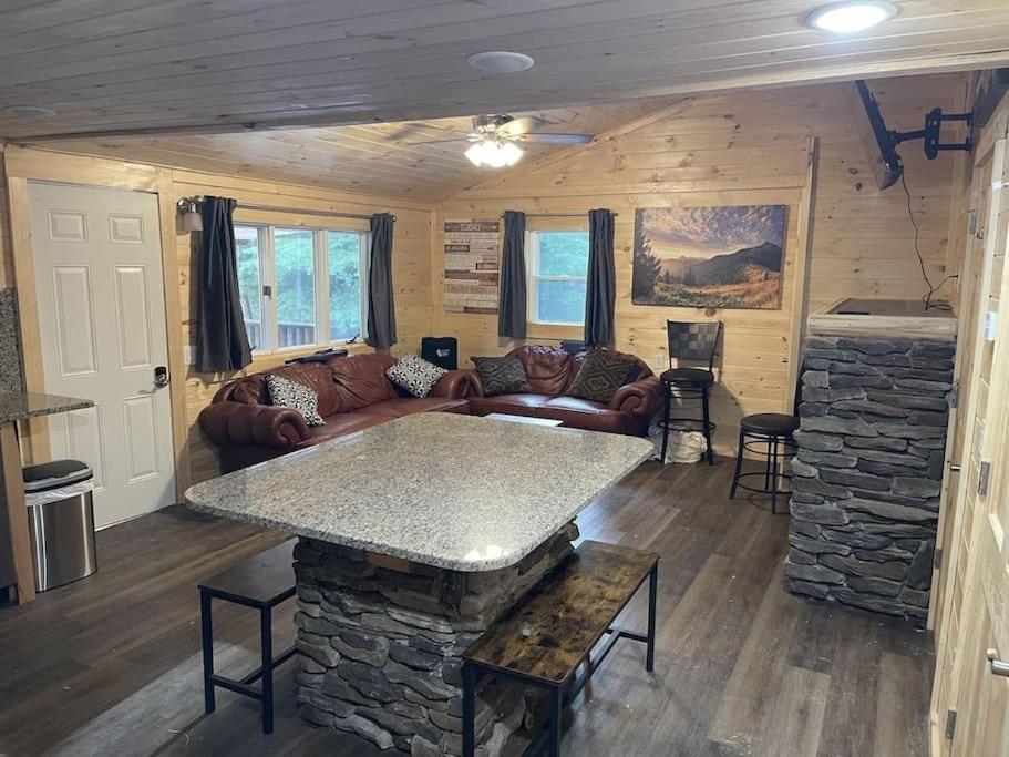 Creekside 3 Bedroom 2 Bath Cabin On Private Creek بانير إلك المظهر الخارجي الصورة